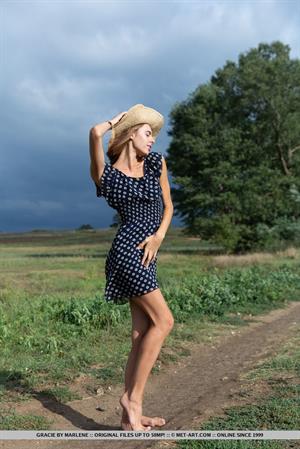 Gracie Nude Pictures The Clouds