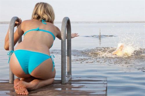 Sara Paxton in a bikini - ass