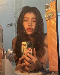 Hannah Kim taking a selfie