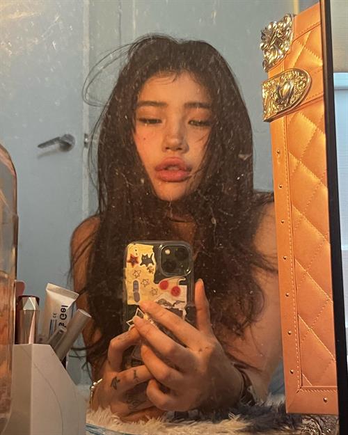 Hannah Kim taking a selfie