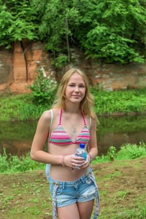 Runa Nude Pictures Loving Outdoors