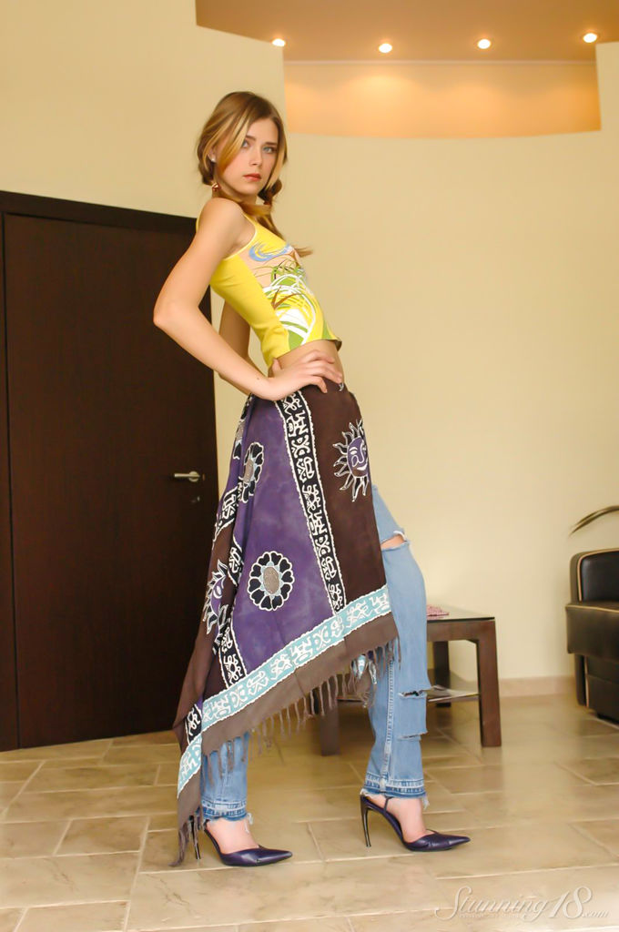 Harmonia - Torn Jeans