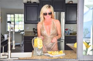 Hilary Nude Pictures Pure Refreshment