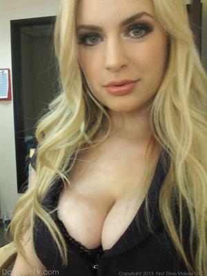 Vanna-II Nude Pictures La Pussy