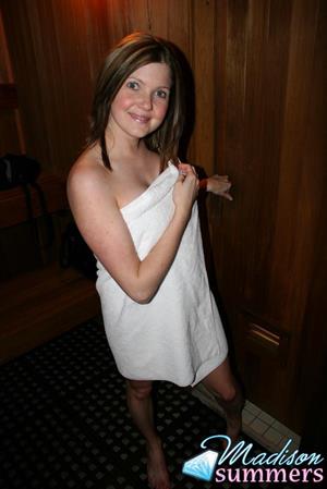 Madison Summers Pictures Madison Summers in the sauna