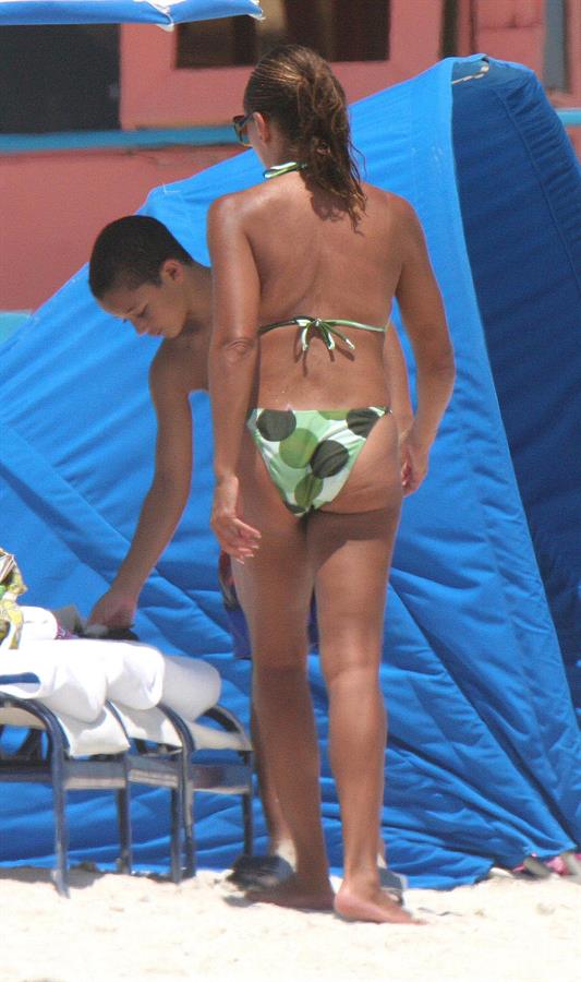 Vanessa Williams in a bikini - ass