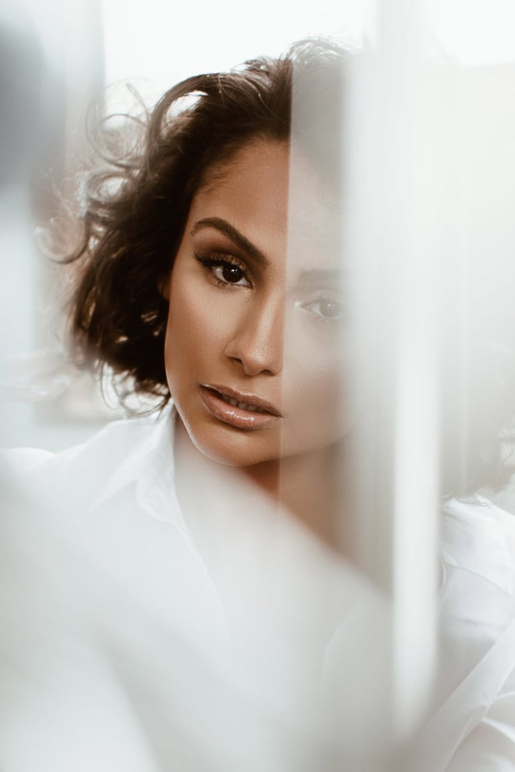 Nazanin Mandi