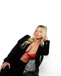 Sydney Thomas was a ring girl in the Mike Tyson vs Jake Paul fight