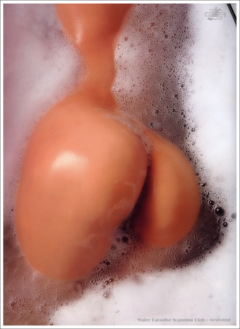 Tang Jiali showing butt