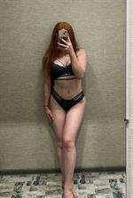 Leahsthetics in a bikini taking a selfie