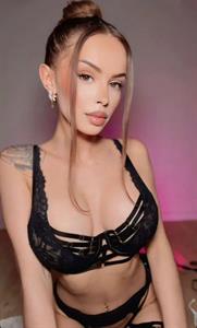 Hot Bella in lingerie