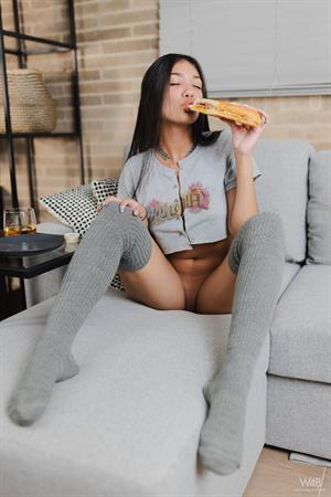 Yeye Guzman: Size Matters