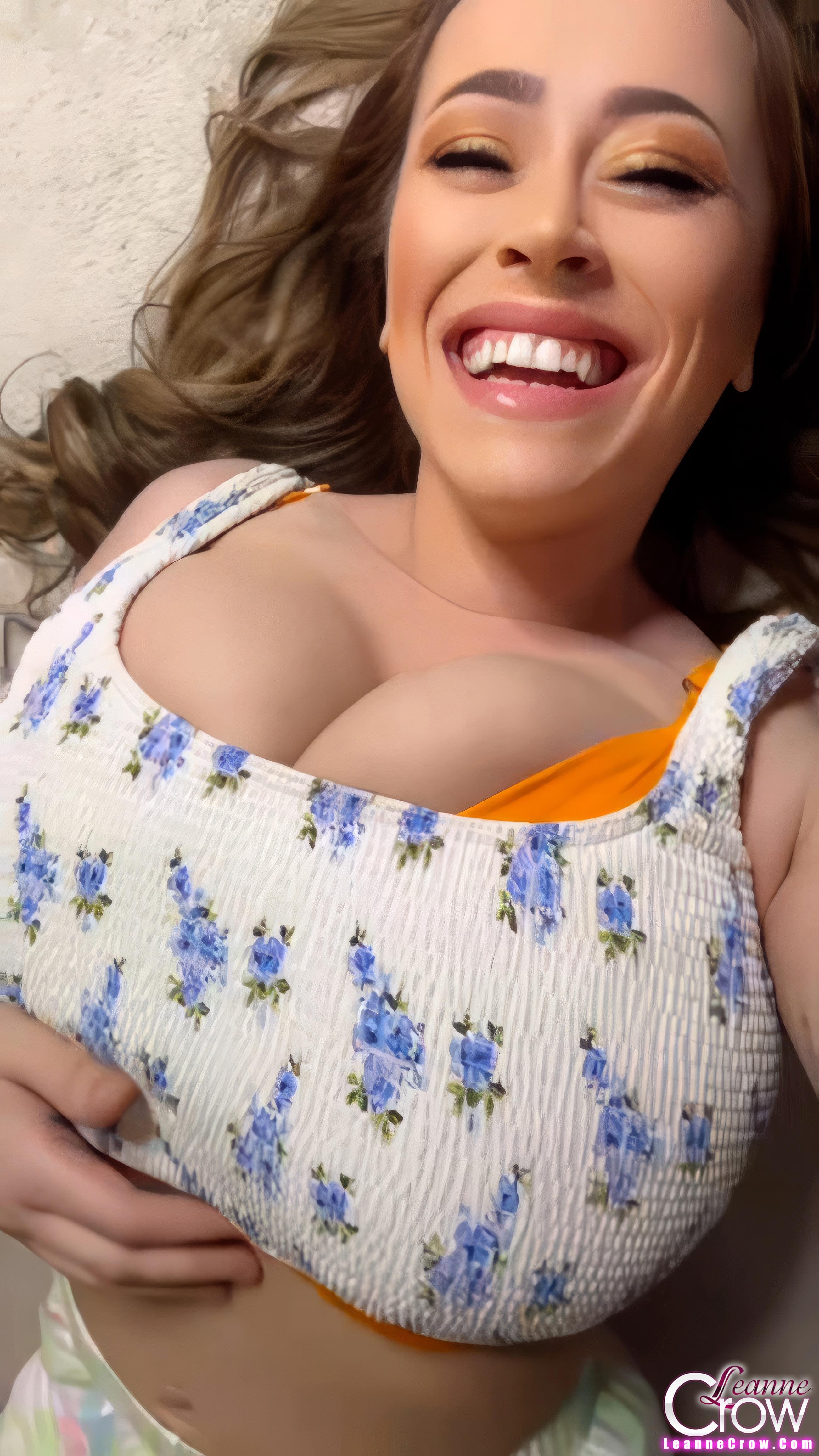 Leanne Crow - Webcam 34 Photo Shots - Set 1