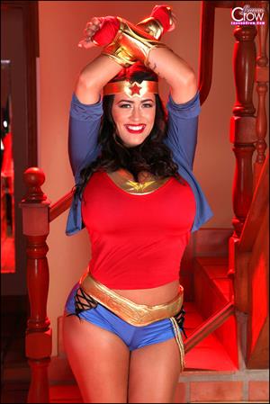 Leanne Crow Nude Pictures Leanne WonderWoman Set1