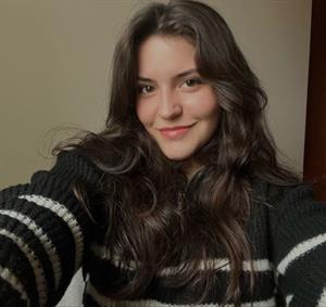 Zeynep taking a selfie