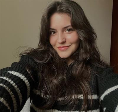 Zeynep taking a selfie