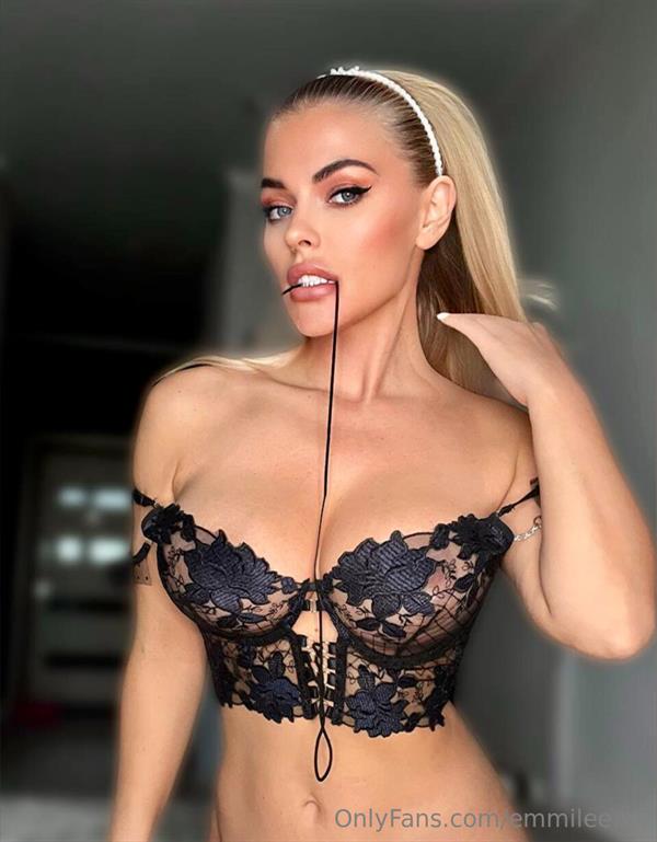 Emily (emmilee.xx)