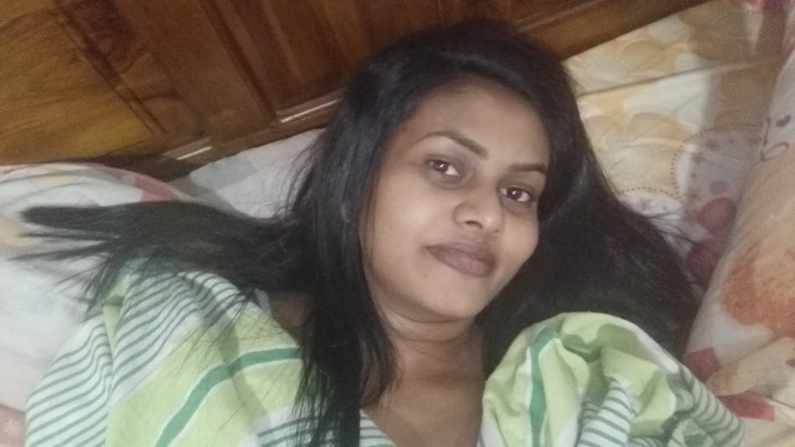 Wesa isuri showing her boobs and pussy she want big cocks