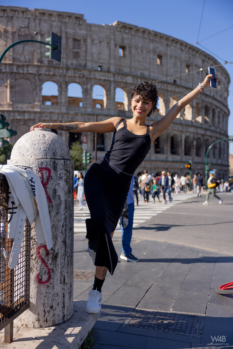 Lilith Baph: Horny In Rome