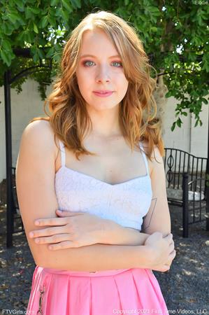 Elodie FTV Nude Pictures Pink Girlie