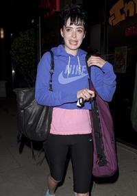 Krysten Ritter - Wearing spandex leaving Moshka Yoga LA in Los Angeles (May 29, 2012)