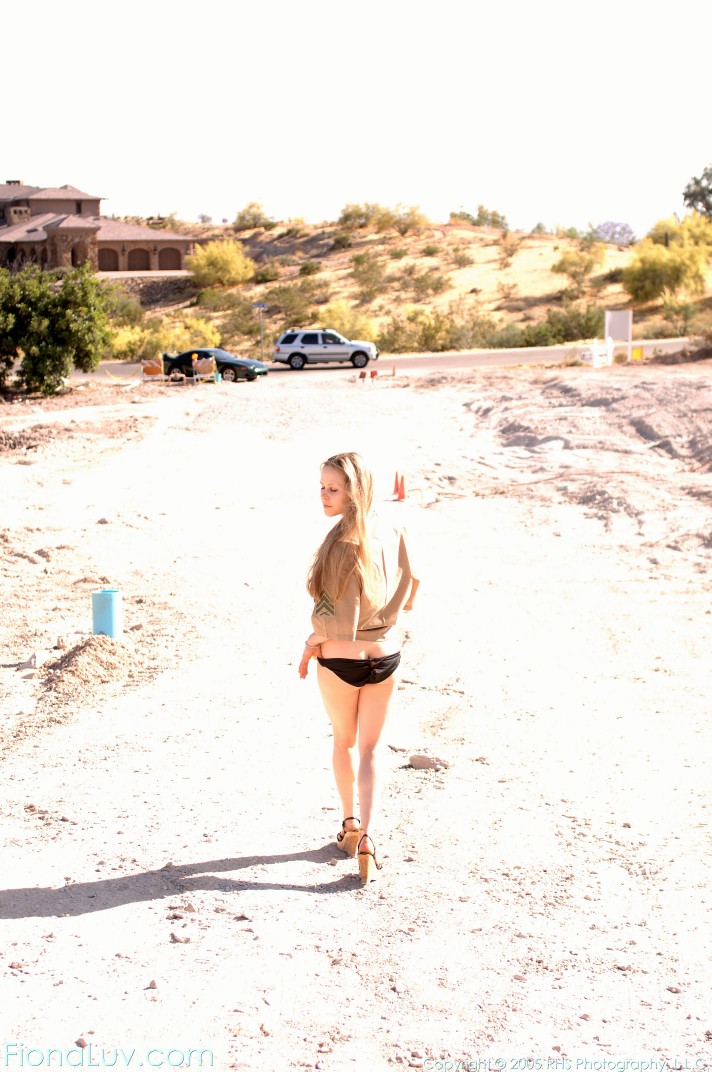 Fiona Luv shows off her sweet pussy lips