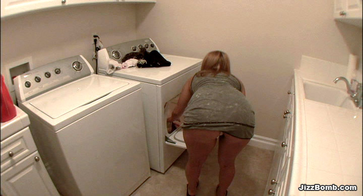 Horny teen Kirra Lynne stuffs cock up her juicy twat