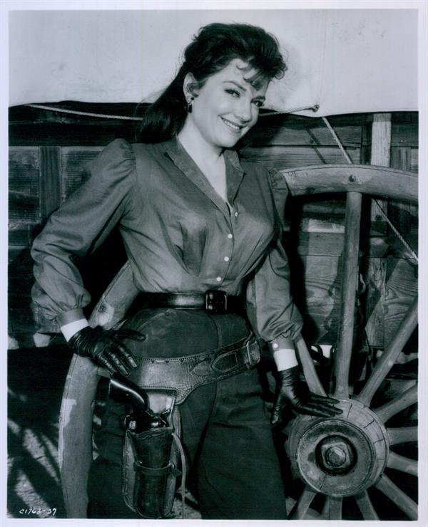 Anne Baxter