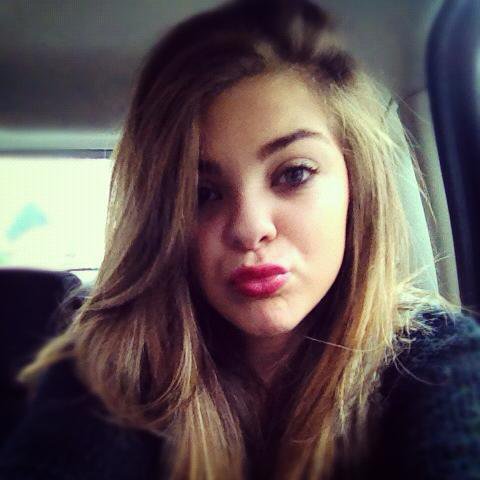 Caroline Costa taking a selfie