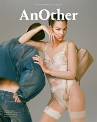 Vitorria Cerretti in lingerie