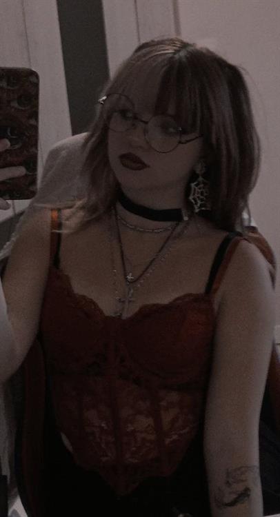 VgothV taking a selfie