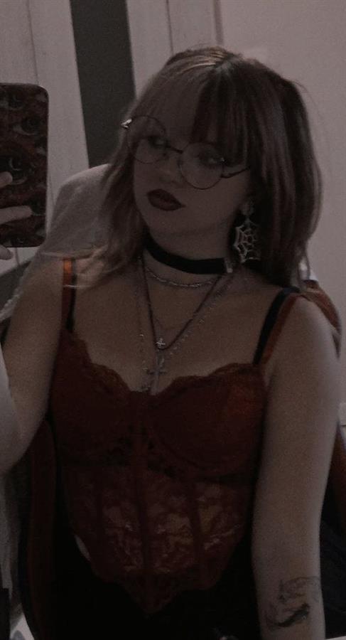 VgothV taking a selfie