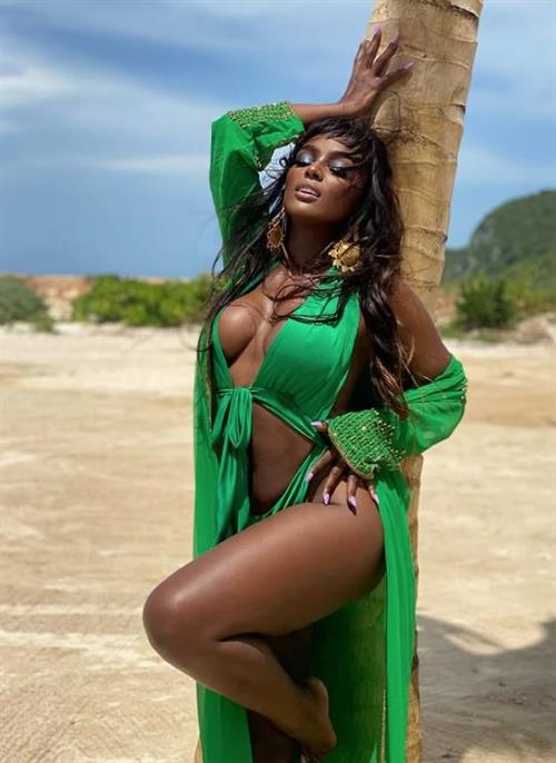 Amara La Negra