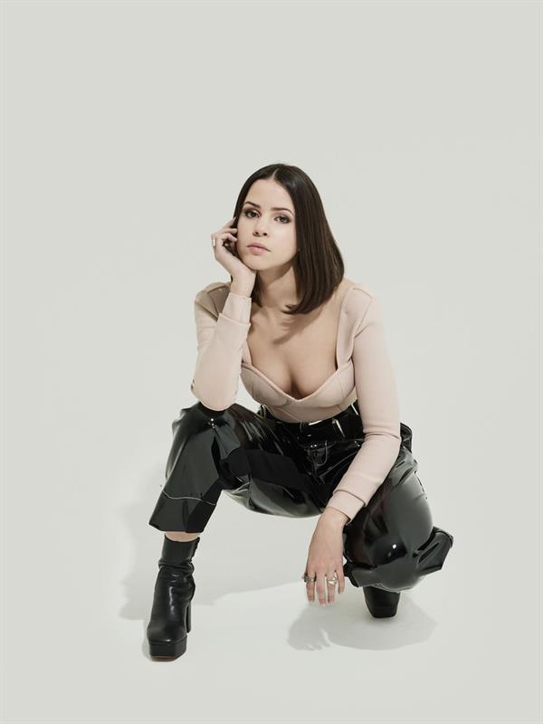 photo of Marina Kaye, french singer 