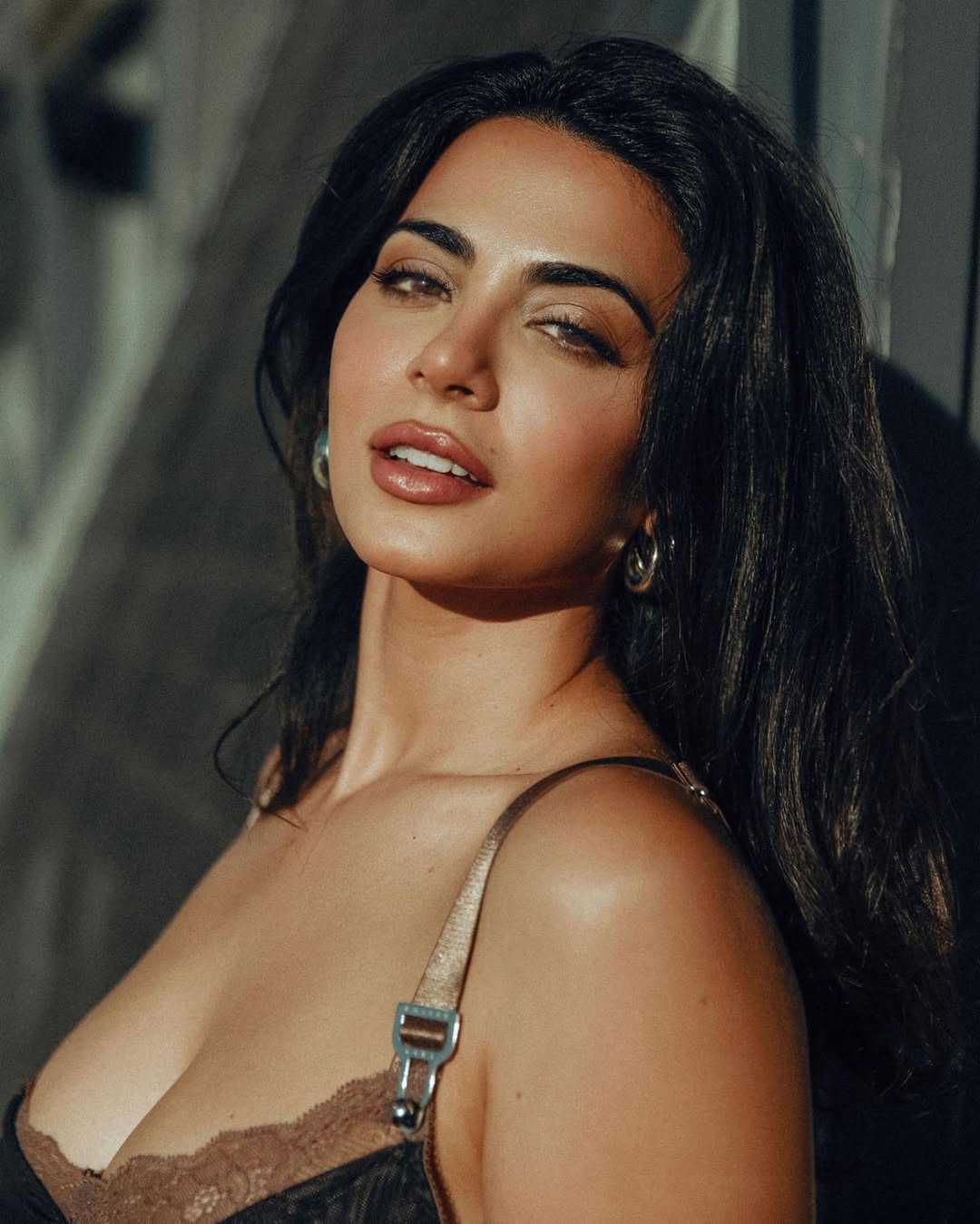 Emeraude Toubia in lingerie