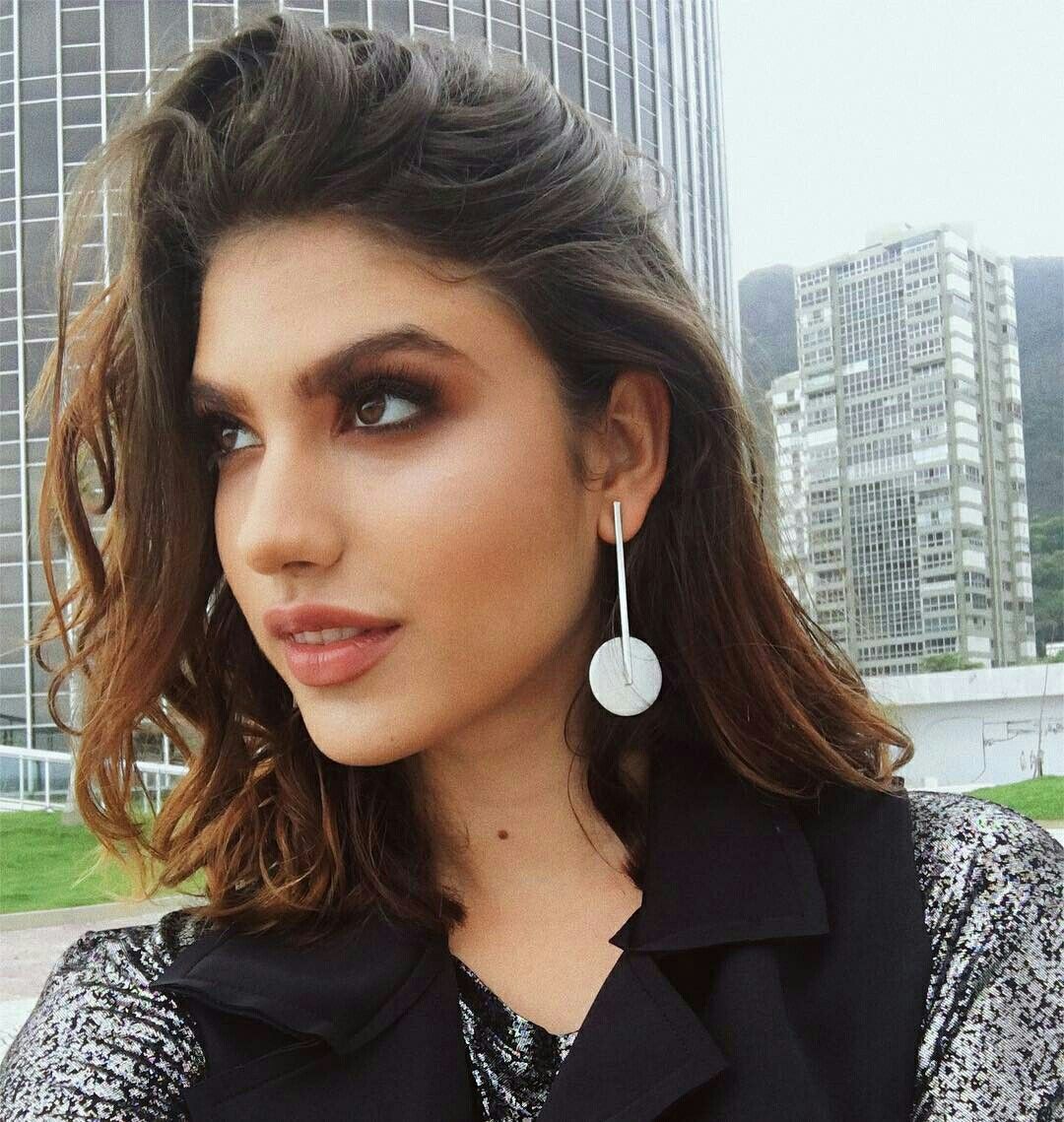 Giovanna Grigio taking a selfie