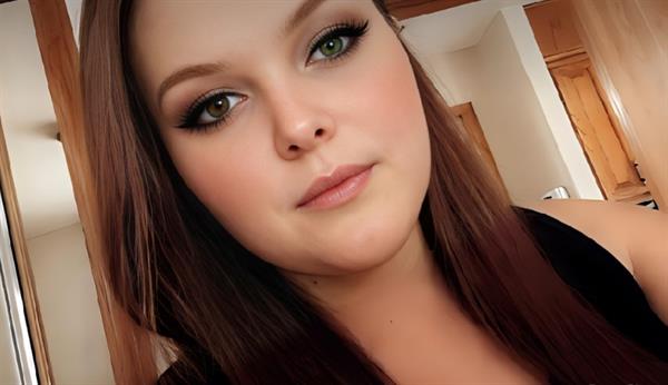 Mikayla Watson taking a selfie
