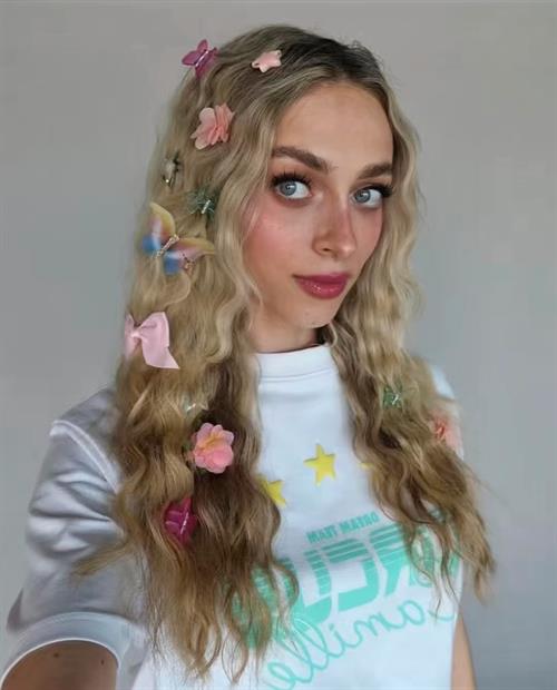 Camille Dhont taking a selfie