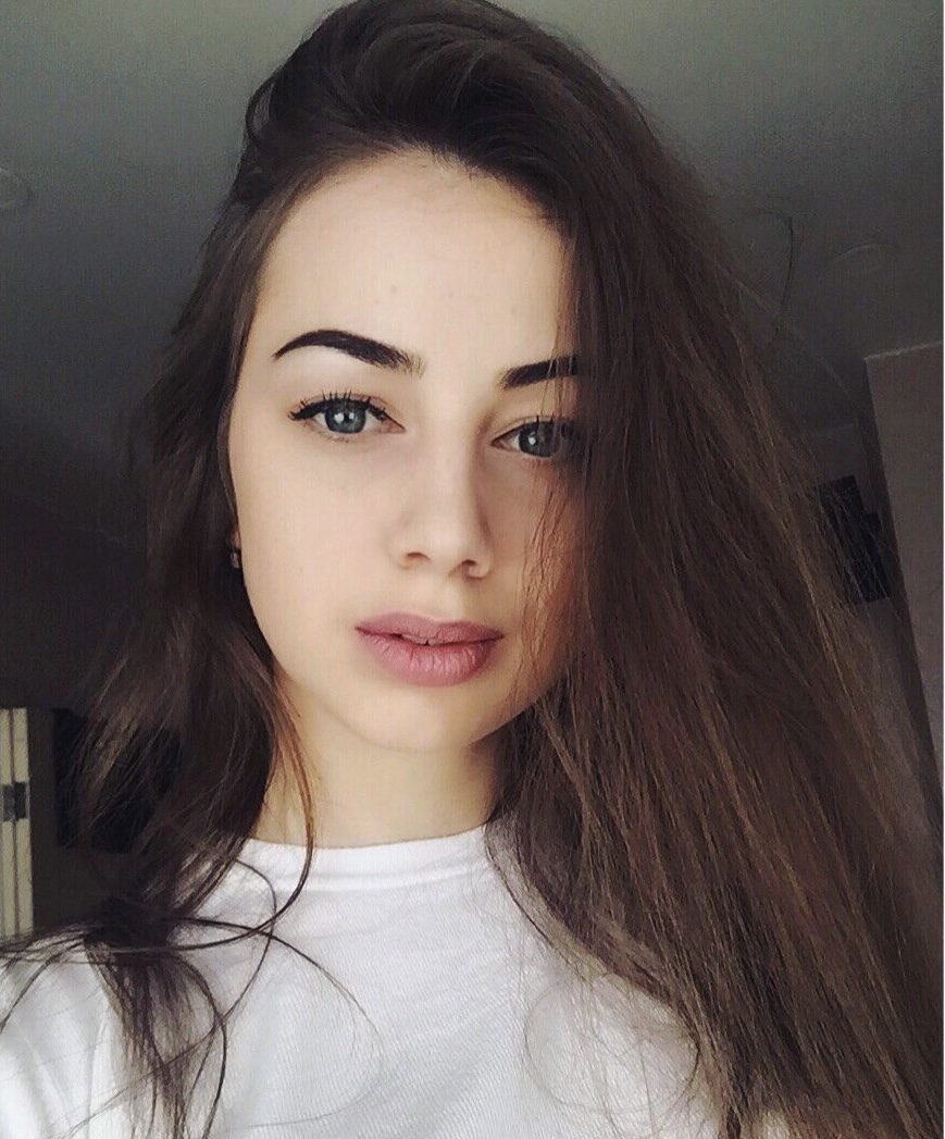 Sweet Ulya taking a selfie