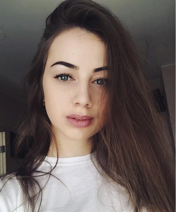 Sweet Ulya taking a selfie