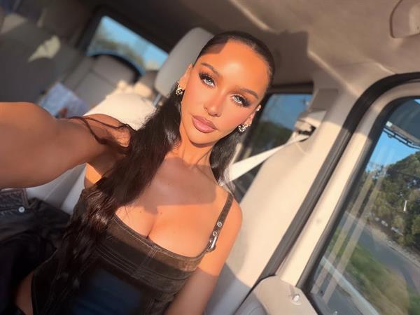 Carli Bybel taking a selfie