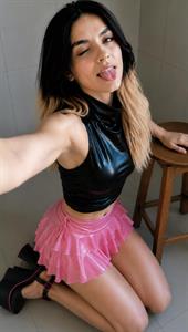 Nati Tulipa taking a selfie