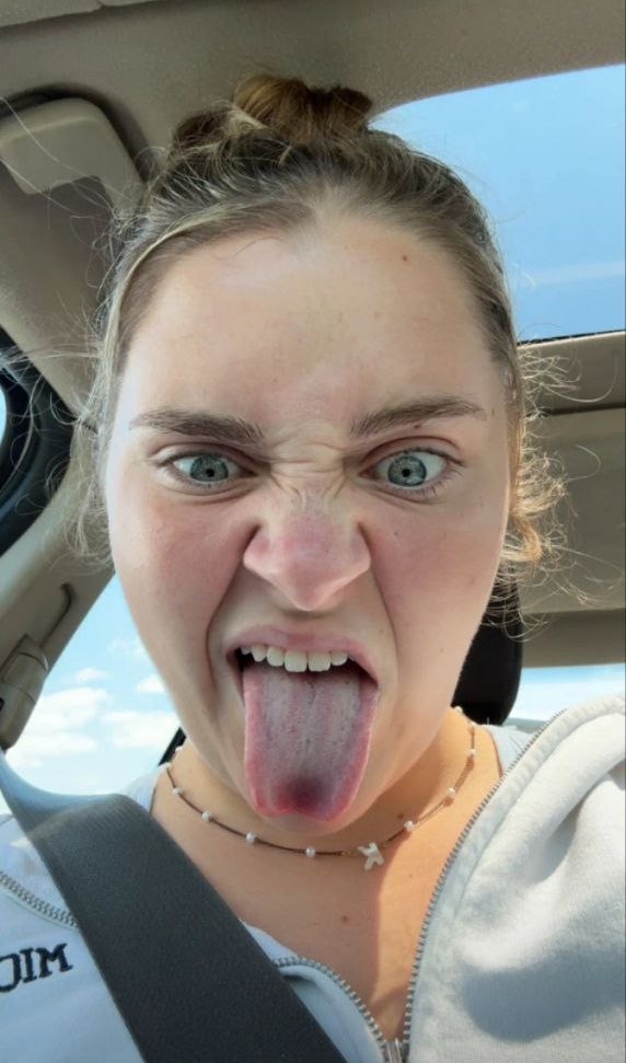 Kylieschuch taking a selfie
