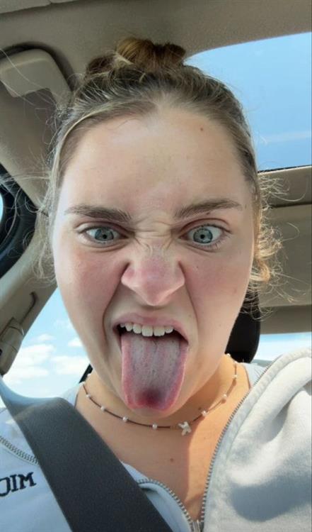 Kylieschuch taking a selfie