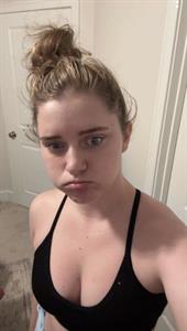 Kylieschuch taking a selfie