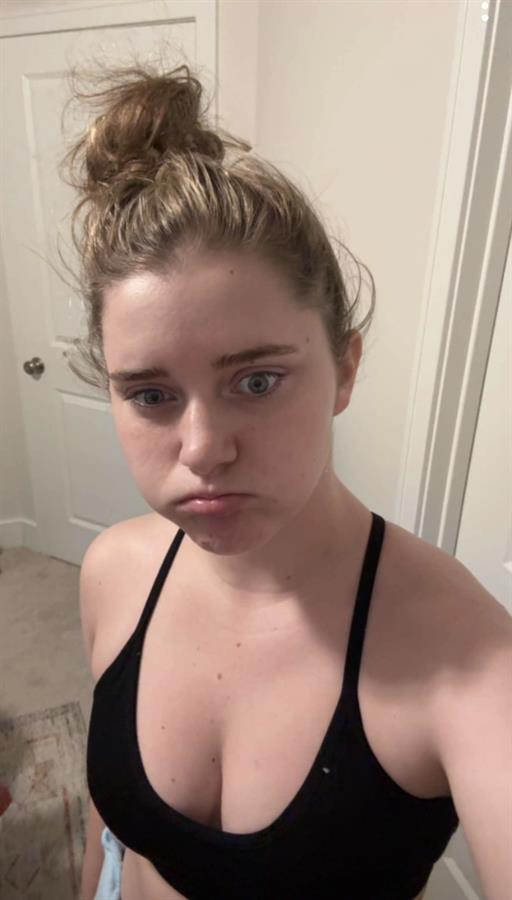 Kylieschuch taking a selfie