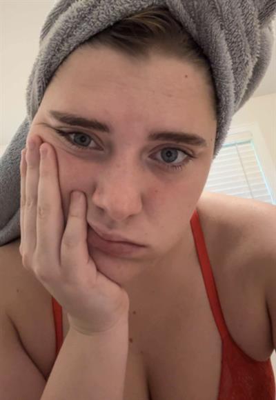 Kylieschuch taking a selfie