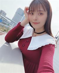 Sumire Uesaka taking a selfie