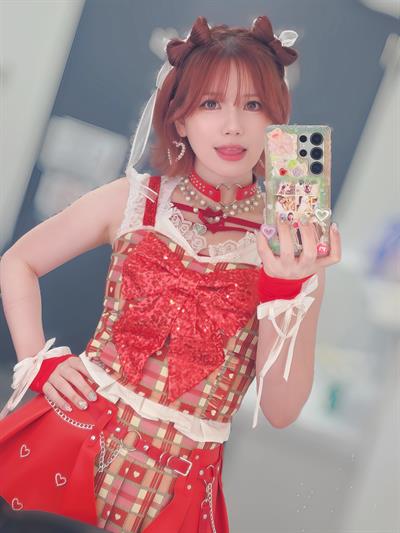 Machico taking a selfie