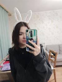 Valorant_girl taking a selfie